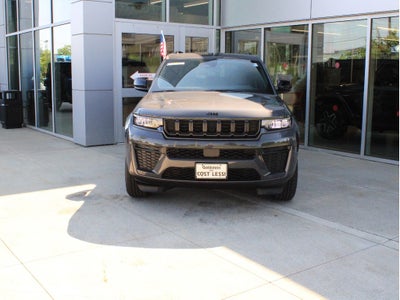 2026 Jeep Grand Cherokee Laredo Altitude