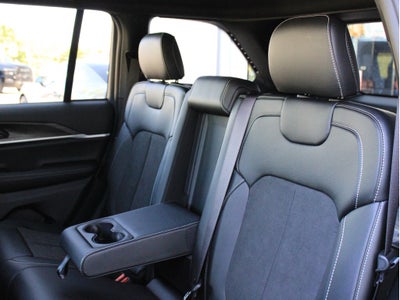 2026 Jeep Grand Cherokee Laredo Altitude