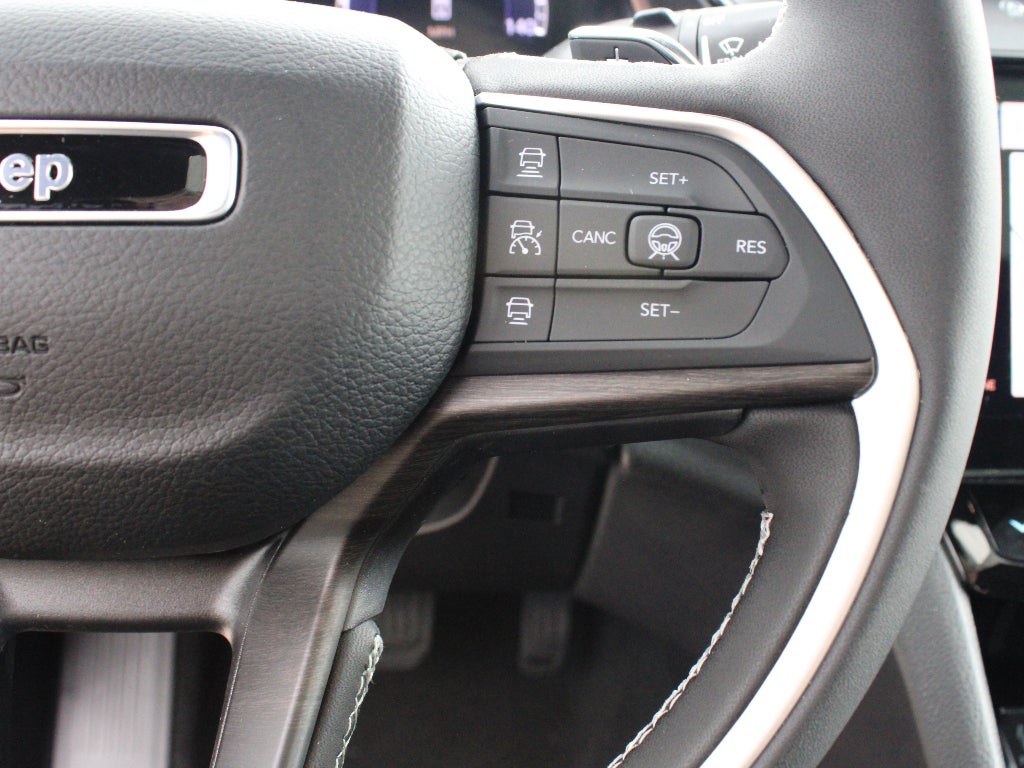 2026 Jeep Grand Cherokee Laredo Altitude