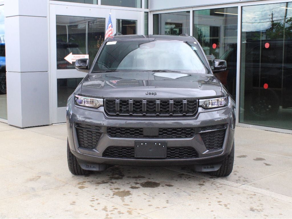 2026 Jeep Grand Cherokee Laredo Altitude