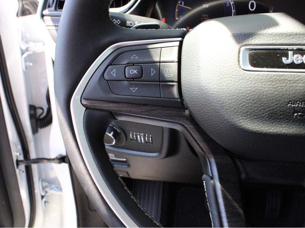 2026 Jeep Grand Cherokee Laredo Altitude
