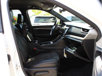 2026 Jeep Grand Cherokee Laredo Altitude