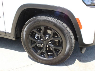 2026 Jeep Grand Cherokee Laredo Altitude
