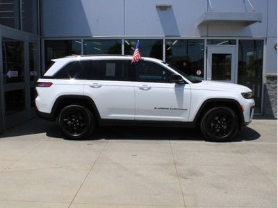 2026 Jeep Grand Cherokee Laredo Altitude