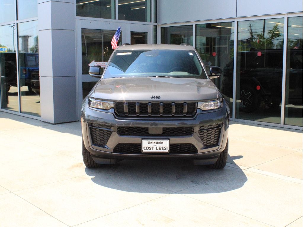 2026 Jeep Grand Cherokee Laredo Altitude