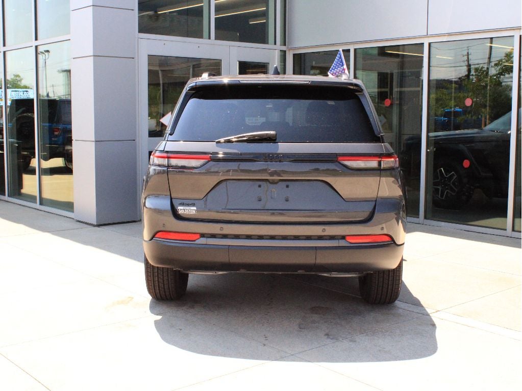 2026 Jeep Grand Cherokee Laredo Altitude