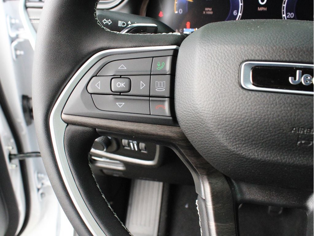 2026 Jeep Grand Cherokee Laredo Altitude