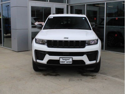 2026 Jeep Grand Cherokee Laredo Altitude