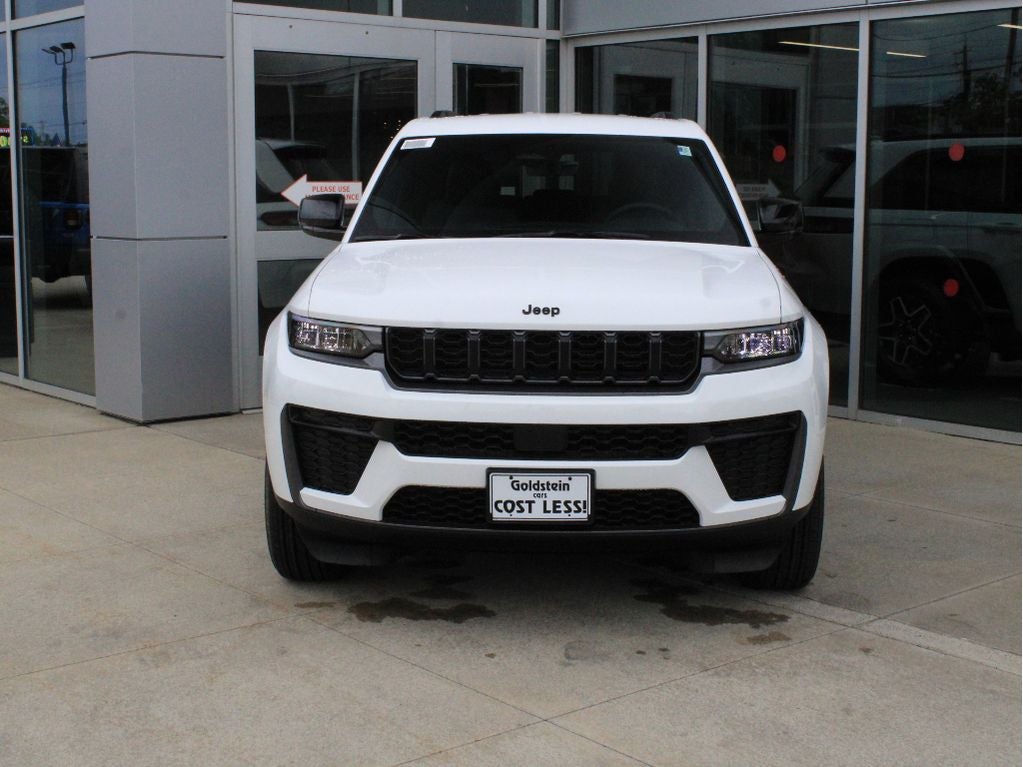 2026 Jeep Grand Cherokee Laredo Altitude