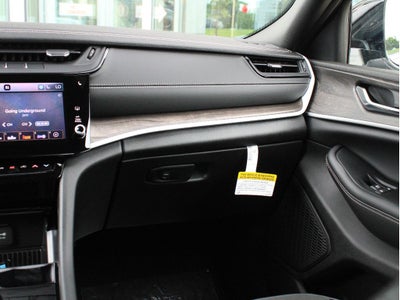 2026 Jeep Grand Cherokee Laredo Altitude