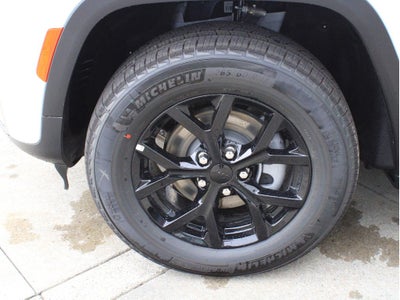 2026 Jeep Grand Cherokee Laredo Altitude