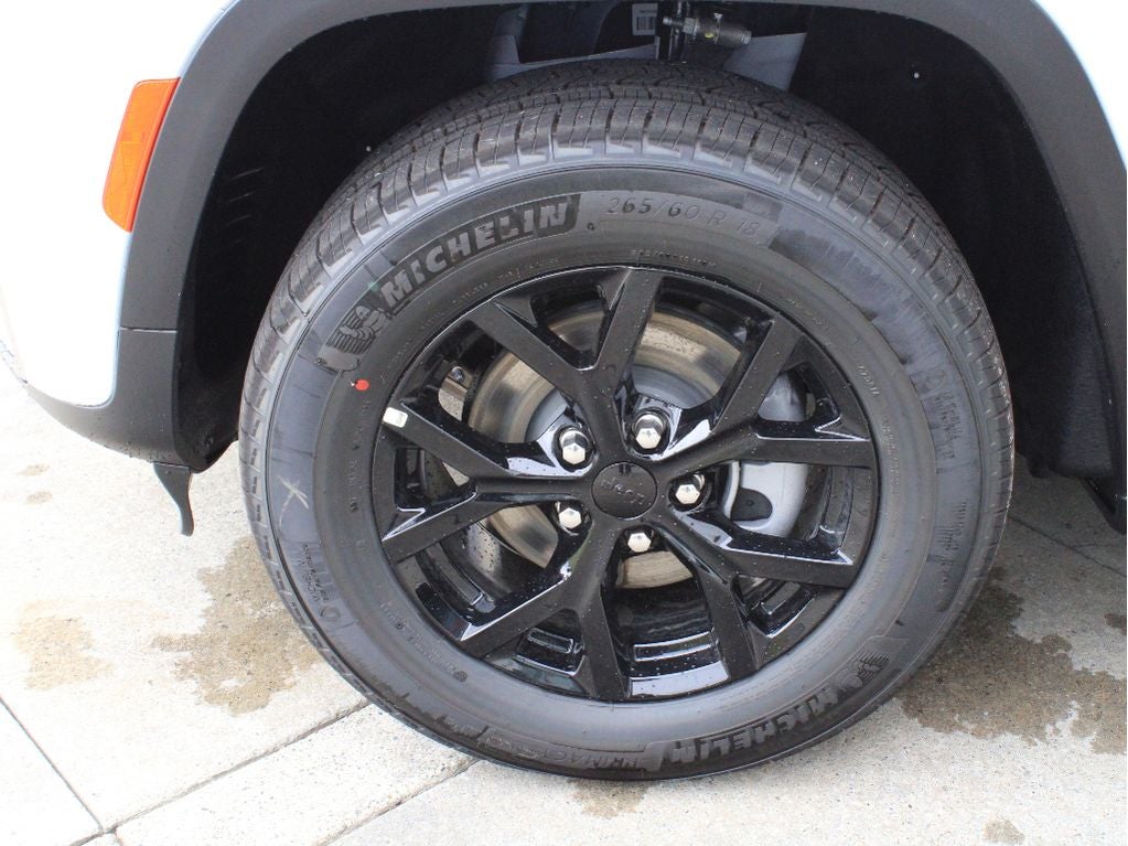 2026 Jeep Grand Cherokee Laredo Altitude