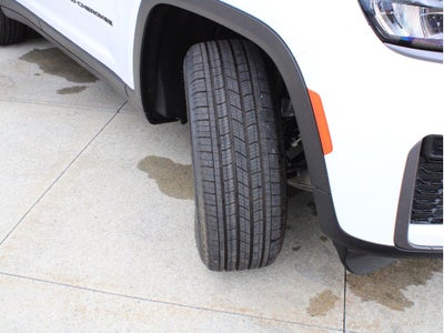 2026 Jeep Grand Cherokee Laredo Altitude