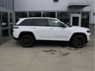 2026 Jeep Grand Cherokee Laredo Altitude