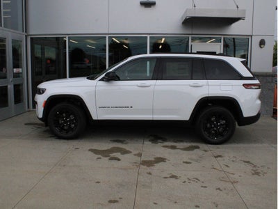 2026 Jeep Grand Cherokee Laredo Altitude