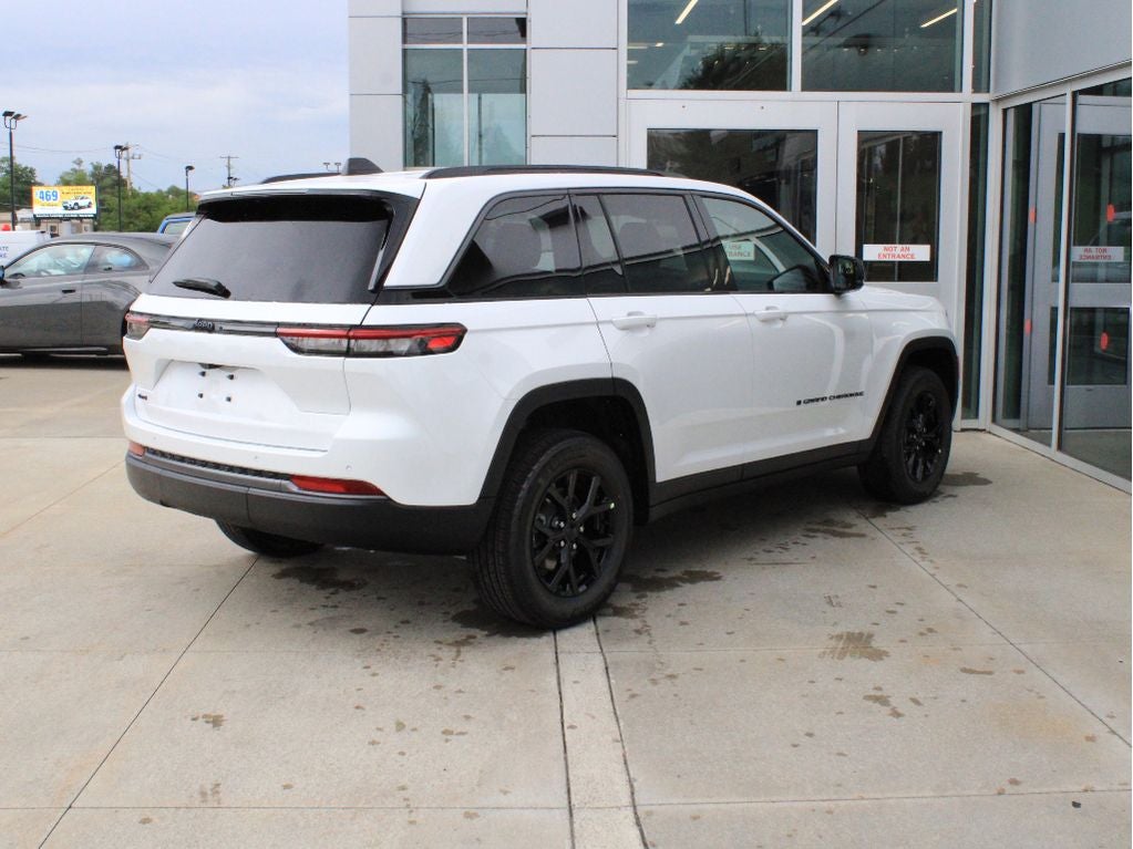 2026 Jeep Grand Cherokee Laredo Altitude