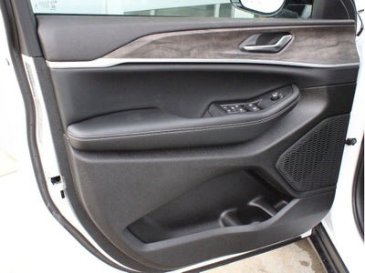 2026 Jeep Grand Cherokee Laredo Altitude