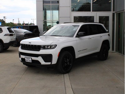 2026 Jeep Grand Cherokee Laredo Altitude