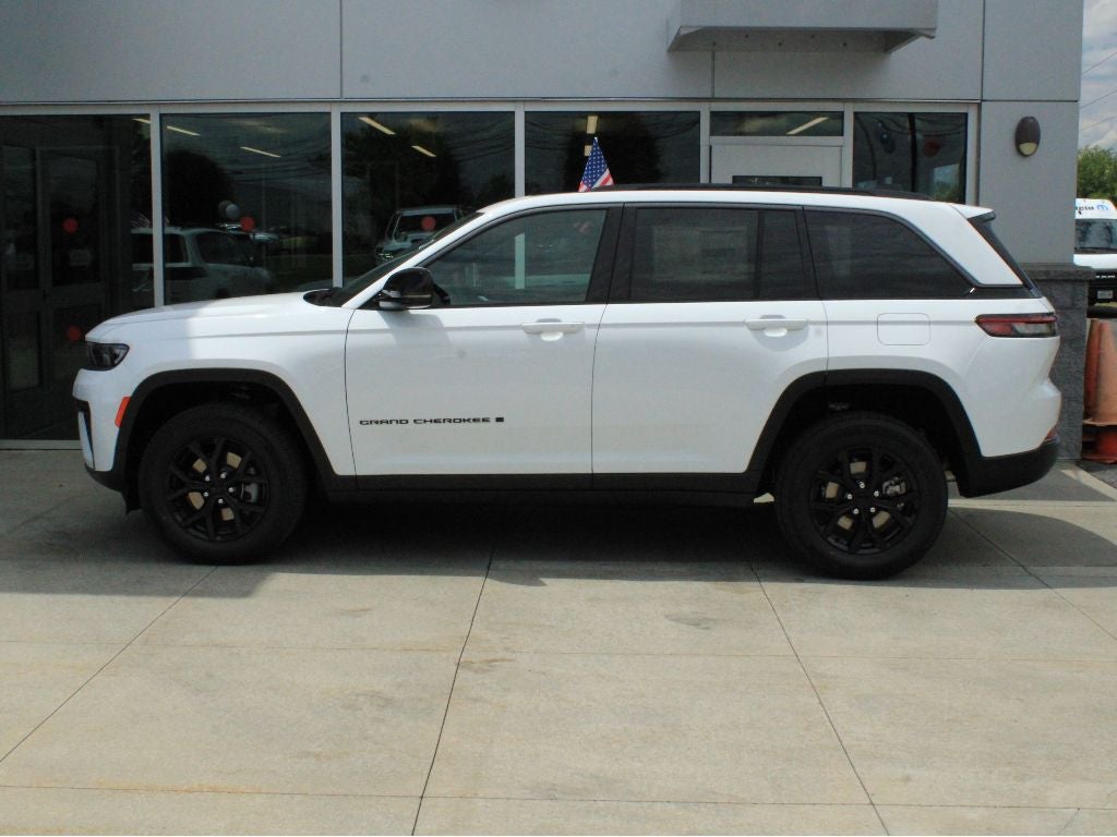2026 Jeep Grand Cherokee Laredo Altitude