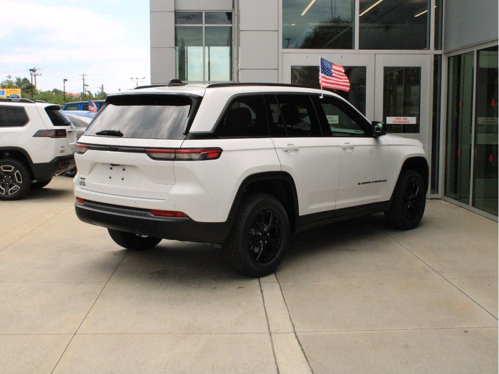 2026 Jeep Grand Cherokee Laredo Altitude