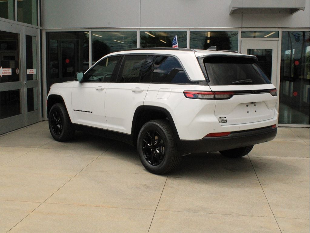 2026 Jeep Grand Cherokee Laredo Altitude