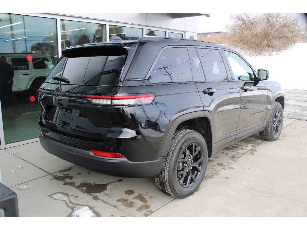 2026 Jeep Grand Cherokee Laredo Altitude