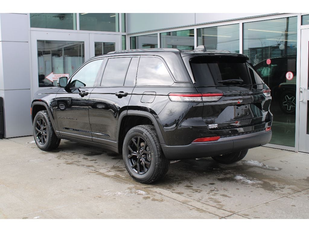 2026 Jeep Grand Cherokee Laredo Altitude