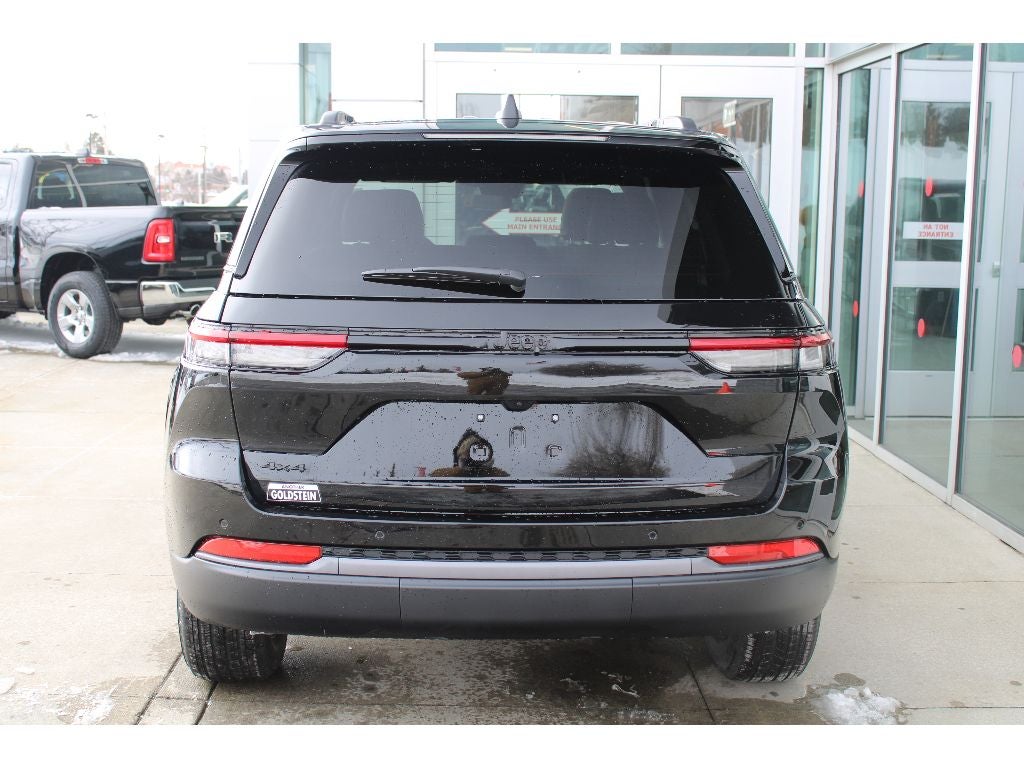 2026 Jeep Grand Cherokee Laredo Altitude