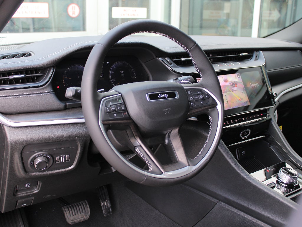 2026 Jeep Grand Cherokee Laredo Altitude