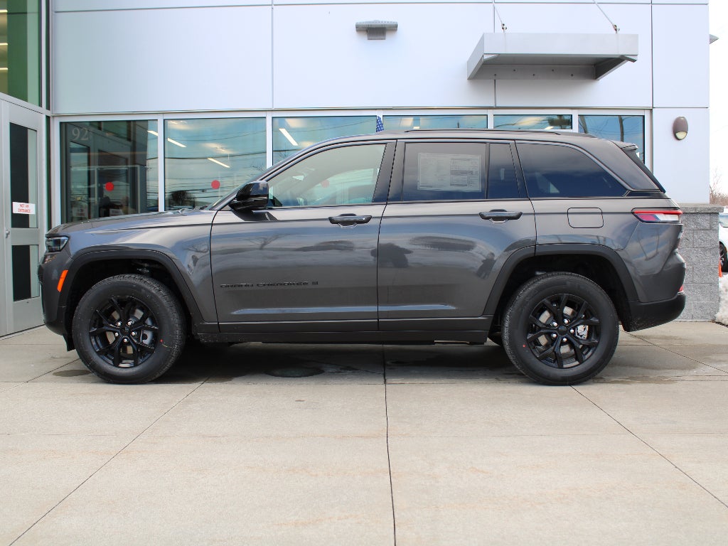 2026 Jeep Grand Cherokee Laredo Altitude