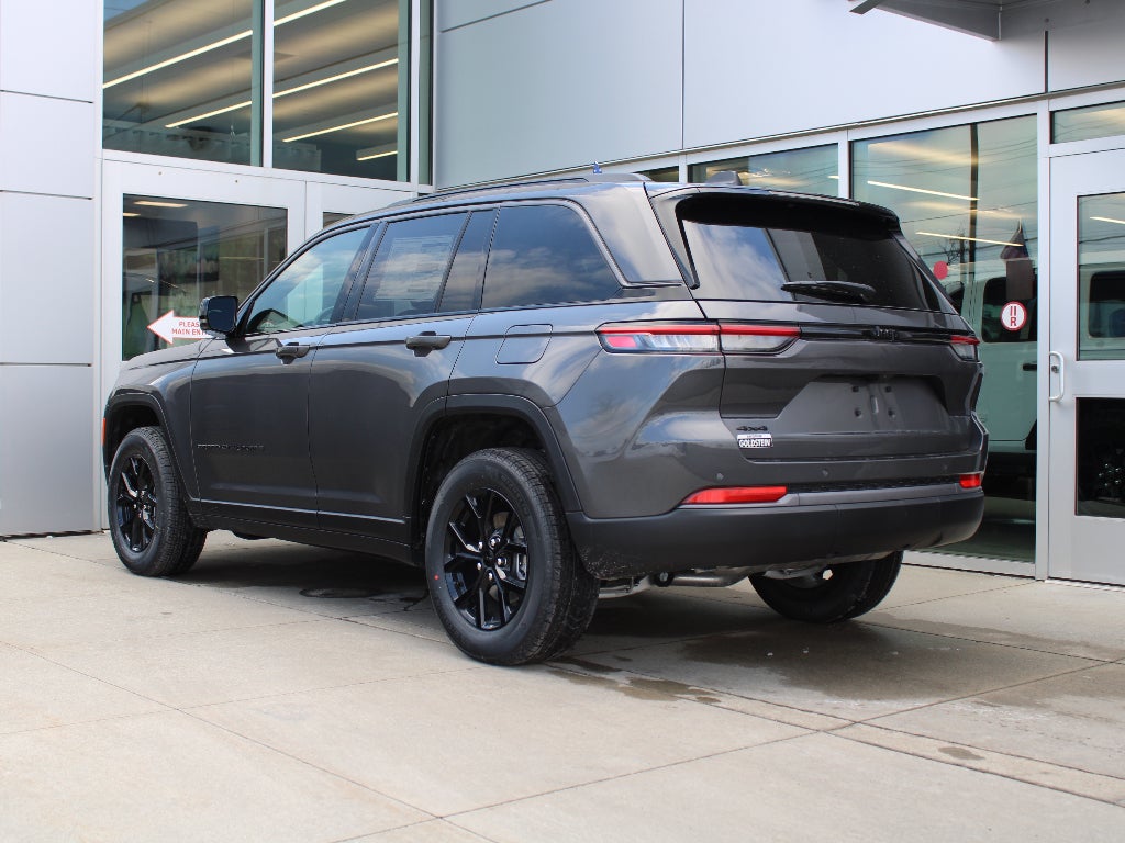 2026 Jeep Grand Cherokee Laredo Altitude