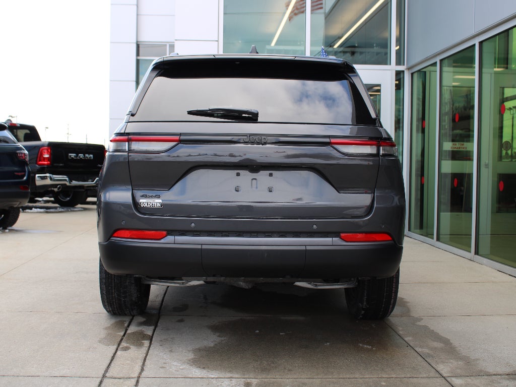 2026 Jeep Grand Cherokee Laredo Altitude