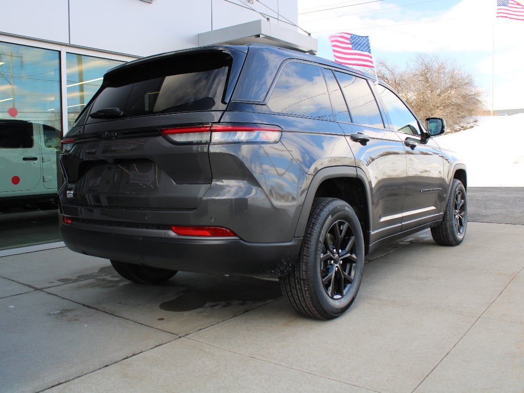 2026 Jeep Grand Cherokee Laredo Altitude