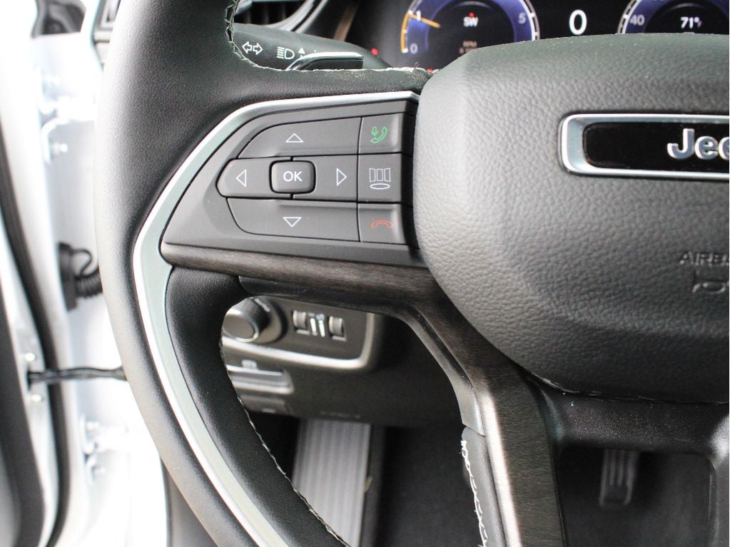 2026 Jeep Grand Cherokee Laredo Altitude