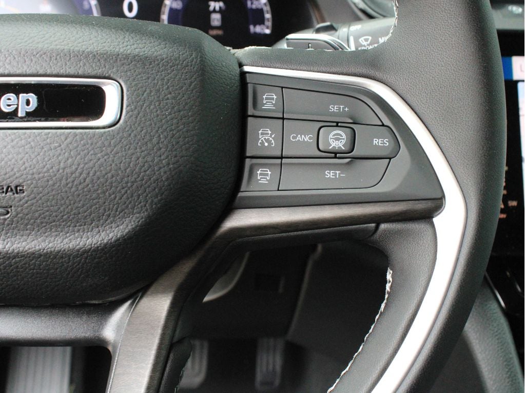 2026 Jeep Grand Cherokee Laredo Altitude
