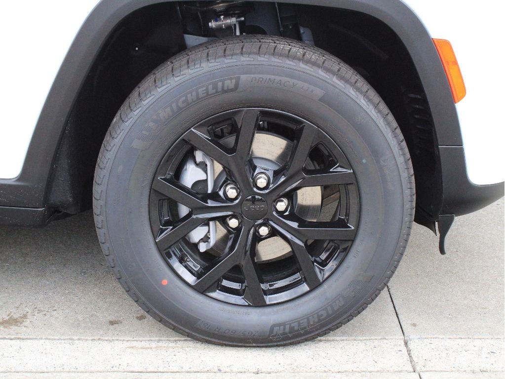 2026 Jeep Grand Cherokee Laredo Altitude