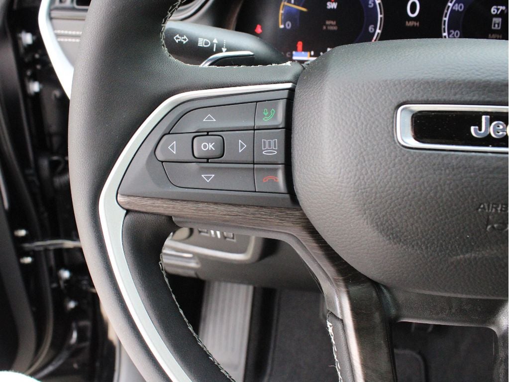 2026 Jeep Grand Cherokee Laredo Altitude