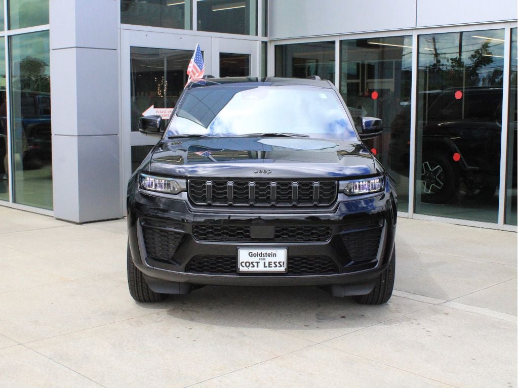 2026 Jeep Grand Cherokee Laredo Altitude