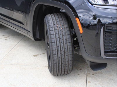 2026 Jeep Grand Cherokee Laredo Altitude