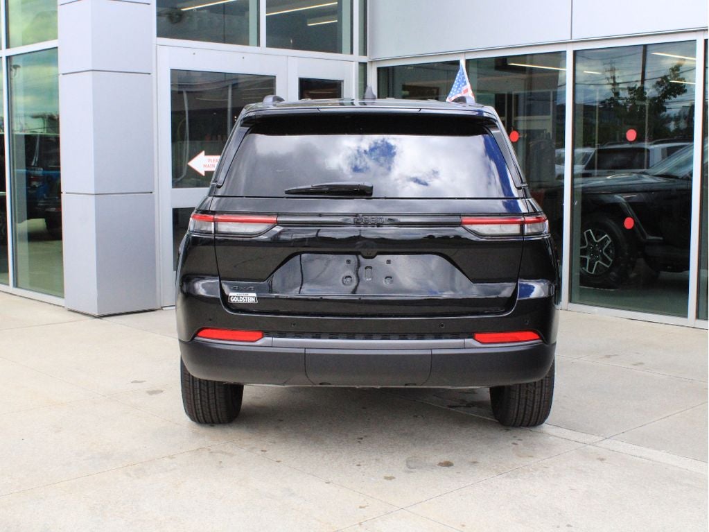 2026 Jeep Grand Cherokee Laredo Altitude