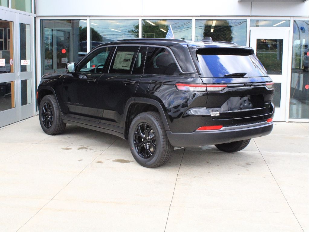 2026 Jeep Grand Cherokee Laredo Altitude