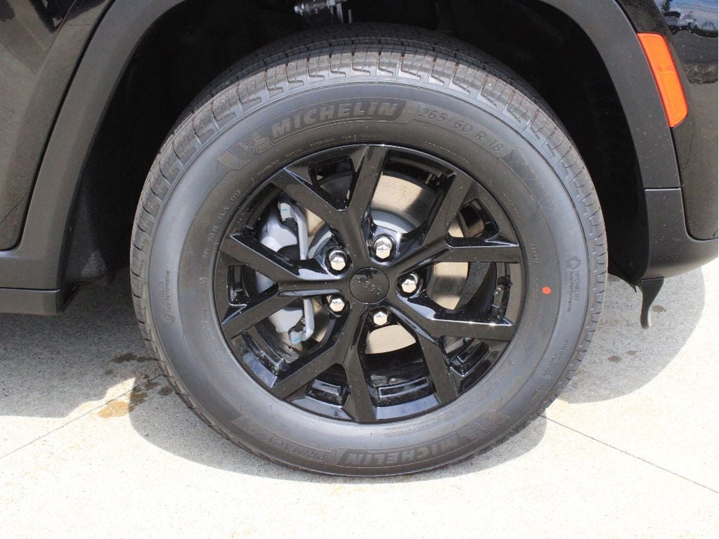 2026 Jeep Grand Cherokee Laredo Altitude