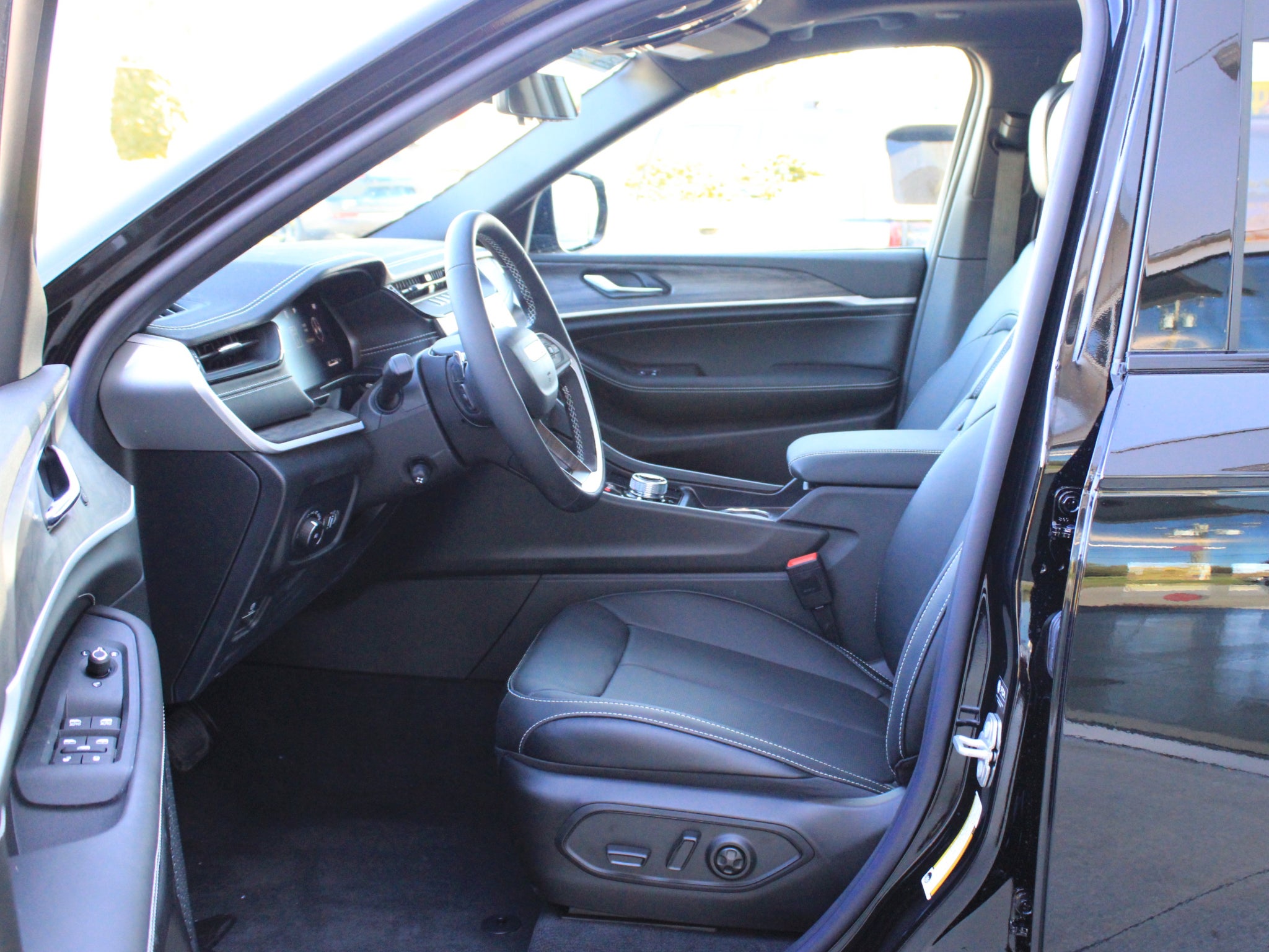 2027 Jeep Grand Cherokee Limited Reserve