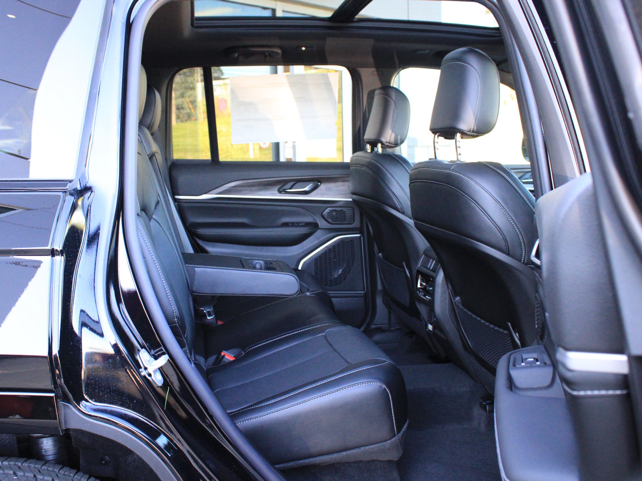 2027 Jeep Grand Cherokee Limited Reserve
