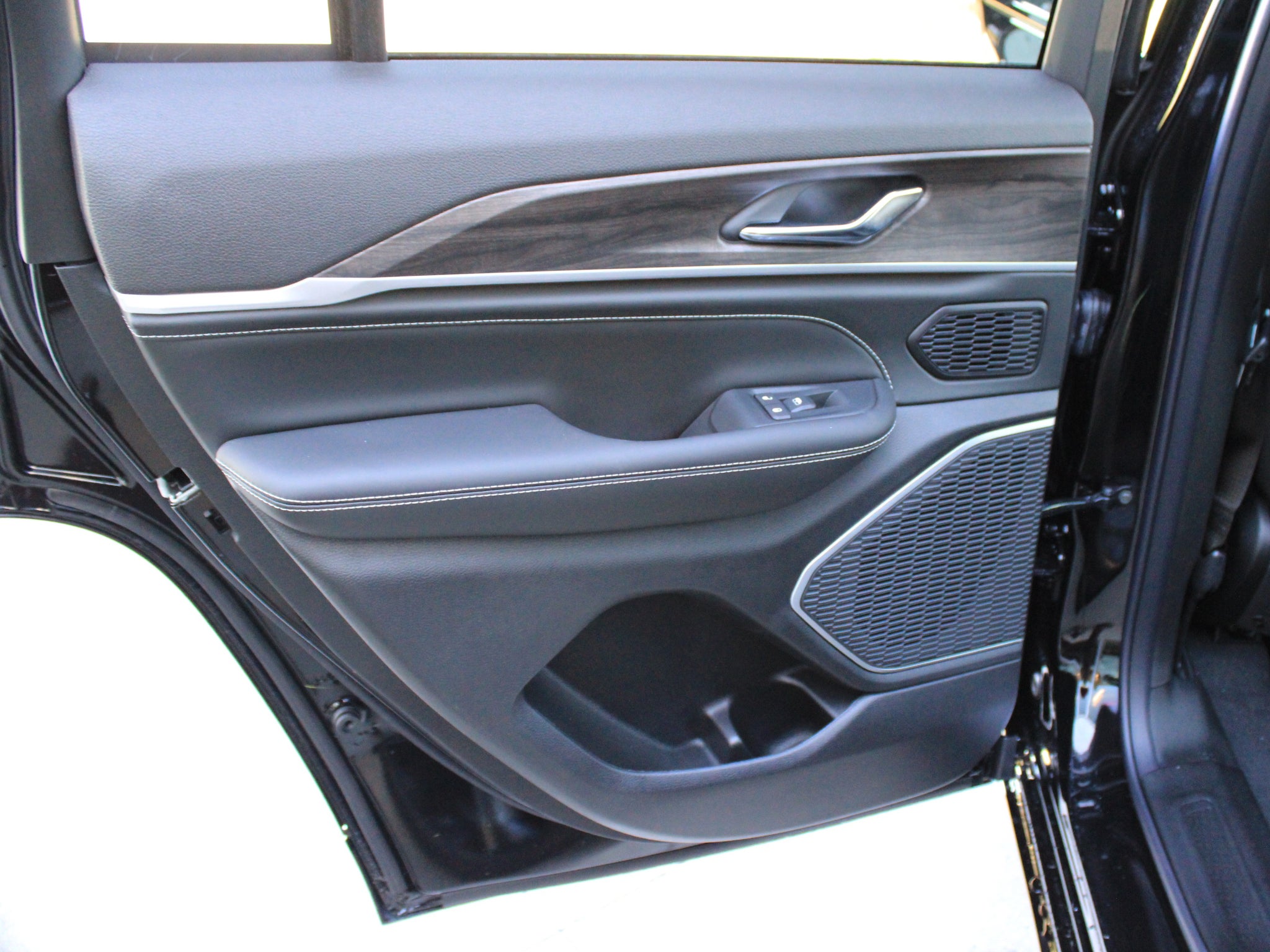 2027 Jeep Grand Cherokee Limited Reserve