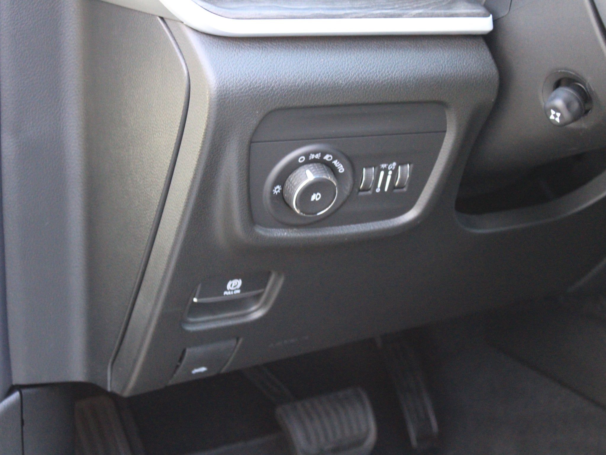 2027 Jeep Grand Cherokee Limited Reserve