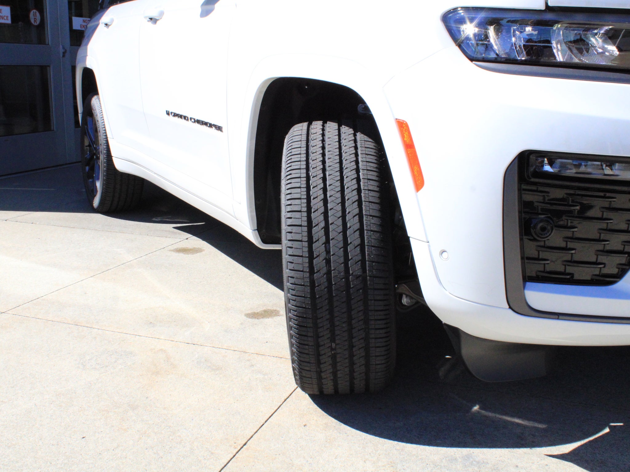 2027 Jeep Grand Cherokee Limited Reserve