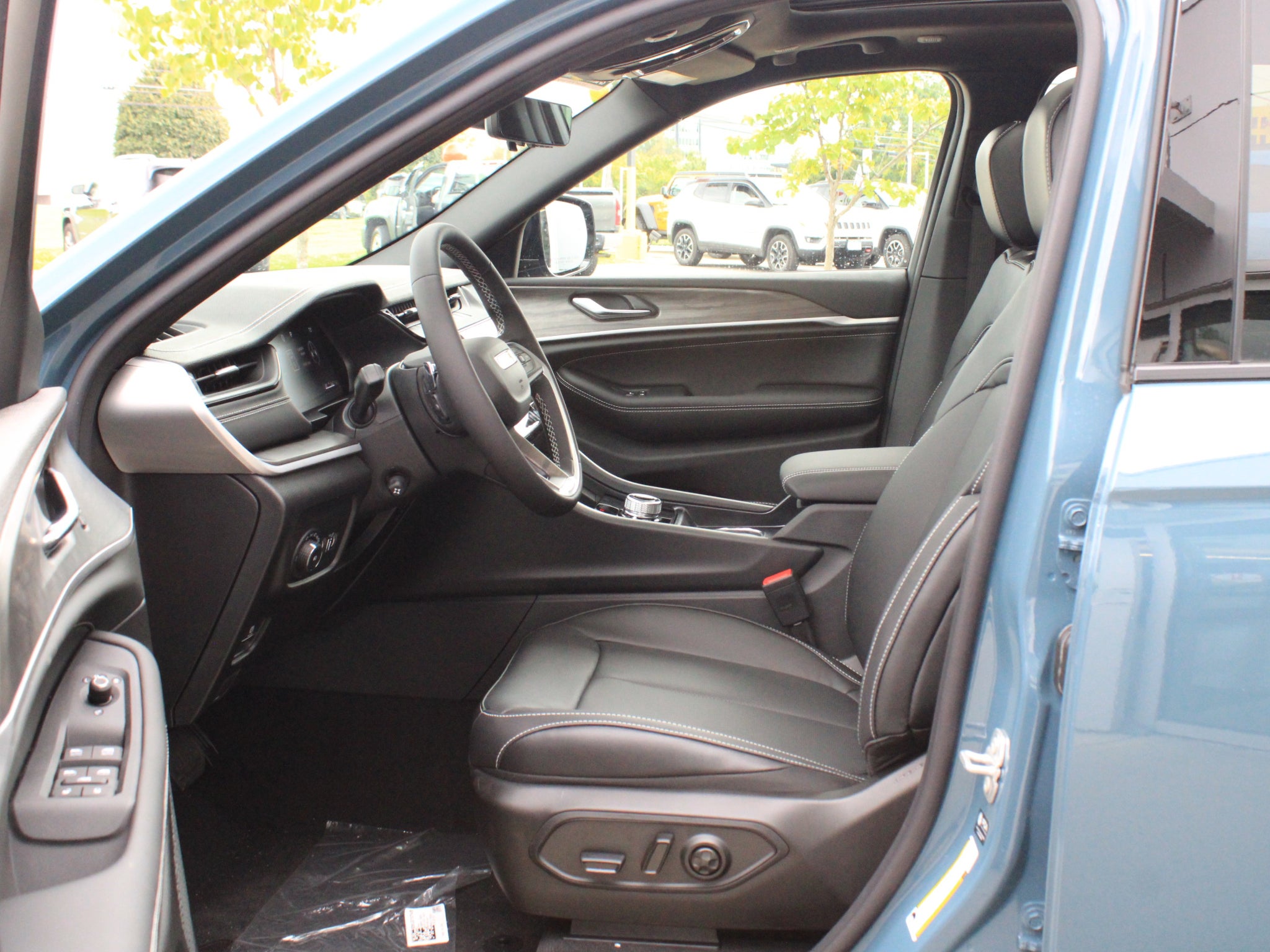 2027 Jeep Grand Cherokee Limited Reserve