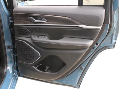 2027 Jeep Grand Cherokee Limited Reserve