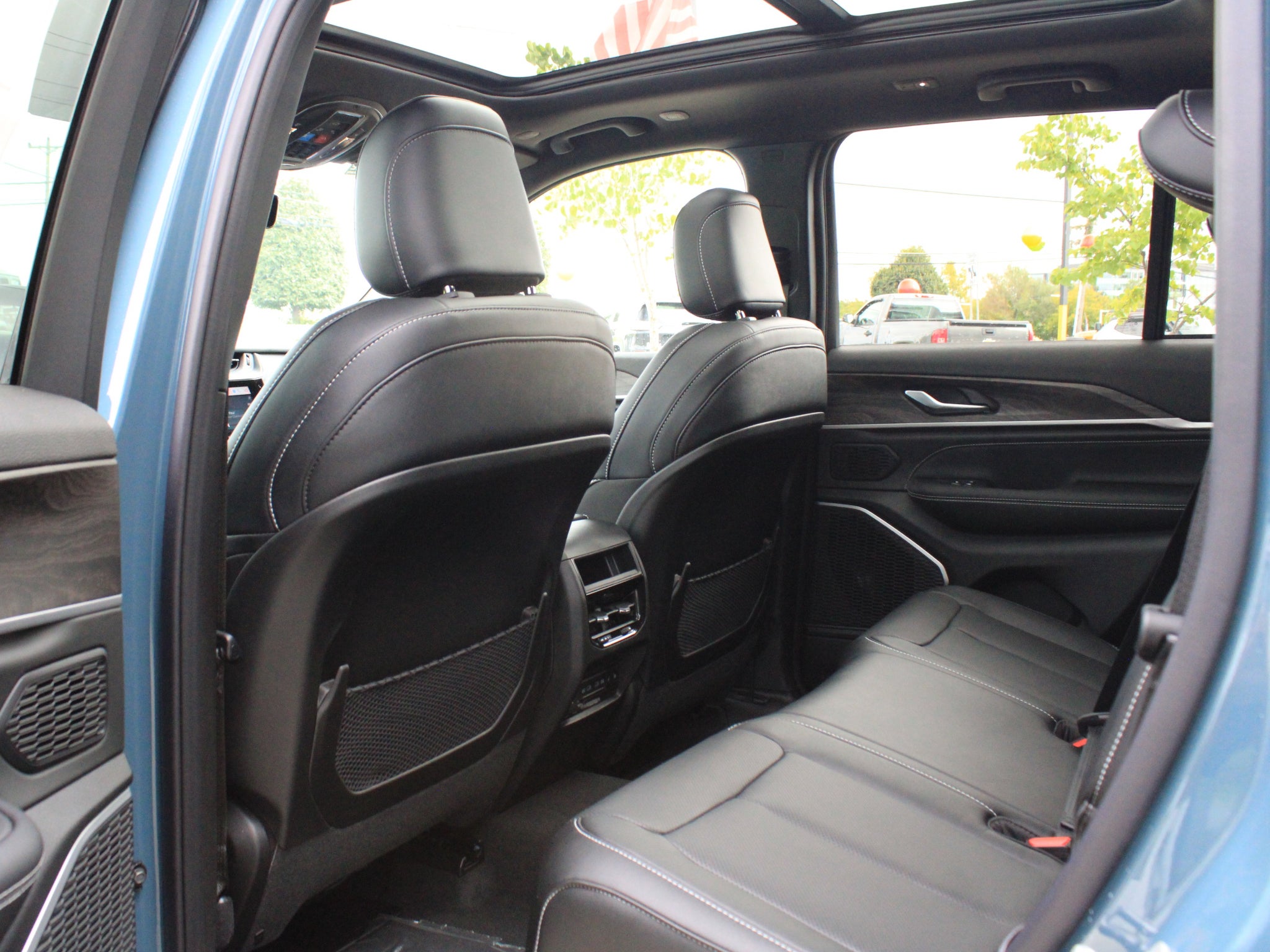 2027 Jeep Grand Cherokee Limited Reserve